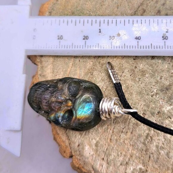 Nature Labradorite Flashy Skull Pendant Necklace - Picture 5 of 8